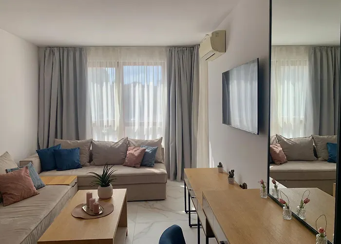 Διαμέρισμα Sirena First Line - сирена на първа линия *