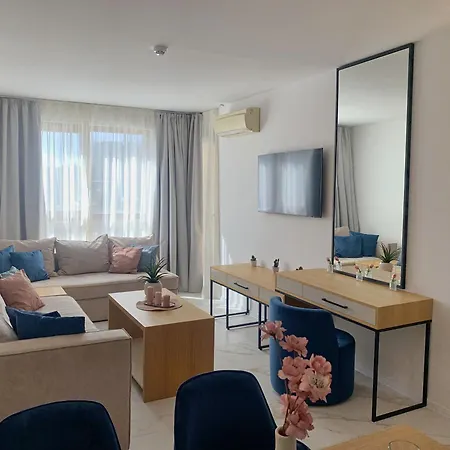 Apartment Sirena First Line - сирена на първа линия Golden Sands