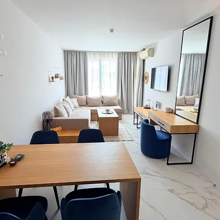 Sirena First Line - сирена на първа линия Apartment